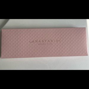 Anastasia Beverly Hills Primrose